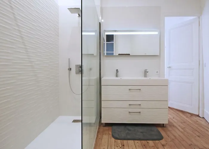 Appartement - Alsace Lorraine - Languedoc-place Du Salin-museum Histoire Naturelle- Jardin Des Plantes-musee Augustins- Palais De Justice Station Metro Carmes Ligne B