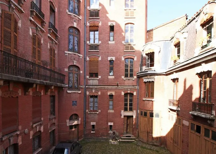 - Alsace Lorraine - Languedoc-place Du Salin-museum Histoire Naturelle- Jardin Des Plantes-musee Augustins- Palais De Justice Station Metro Carmes Ligne B Toulouse